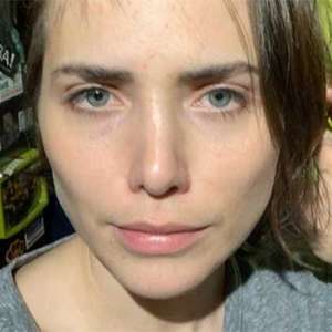 Leticia Colin corta o próprio cabelo: "Não façam isso"