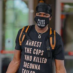 Armador dos Raptors é preso acusado de agredir a namorada