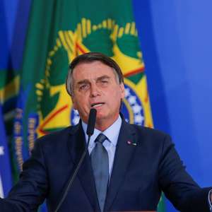 Bolsonaro justifica proximidade com centrão: "Regra do jogo"