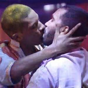 Gilberto confessa estar apaixonado por Lucas Penteado