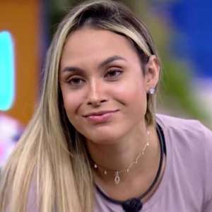 BBB 21: Sarah Andrade exibe boa forma durante o banho