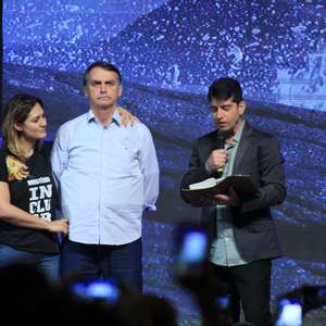 Bolsonaro veta parte de perdão triburário às igrejas