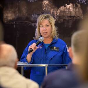 Nasa agenda primeira caminhada espacial só com mulheres