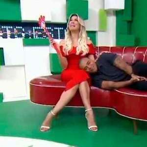 Renata Fan se desespera após pomba invadir 'Jogo Aberto'