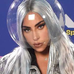VMA: Fetiche e máscaras dominam os looks de Lady Gaga