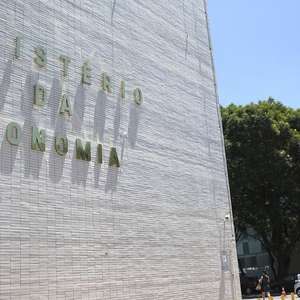 Governo propõe salário mínimo de R$ 1.067 para 2021