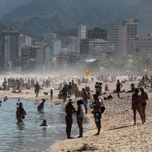 Bolsonaristas espalham fake news sobre fotos de praia lotada