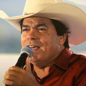 Internado com coronavírus, cantor Parrerito é entubado