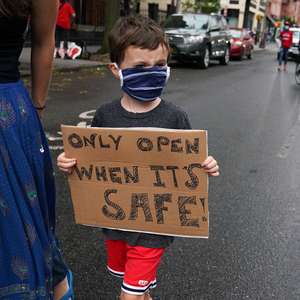 Nova York adia retorno às aulas em acordo com sindicato ...