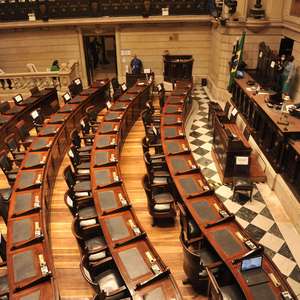 Em votação apertada, Câmara rejeita impeachment de Crivella