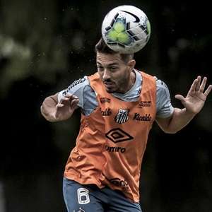 Jean Mota, do Santos, sente a coxa esquerda e será ...