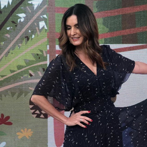Fátima Bernardes combina vestido com bota: "achei lindo"