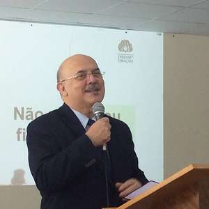 Ministro da Educação nega acordo e responderá por homofobia