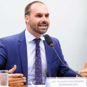 "Enfia no rabo, gente", diz Eduardo Bolsonaro sobre máscara