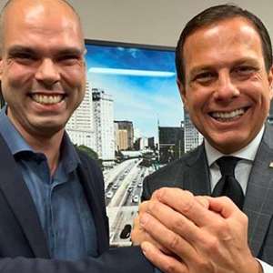 Doria e Covas retiram gratuidade para idosos em transporte
