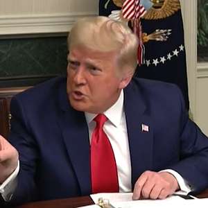 "Não fale assim comigo", reage Trump a repórter insistente