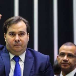 Grupo político de Maia corre para anunciar formação de bloco