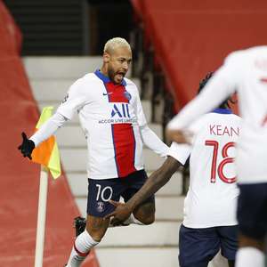 Neymar e Marquinhos decidem, PSG bate United e sai do sufoco