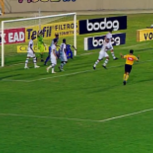 Confiança sai na frente, mas acaba cedendo empate ao Figueirense