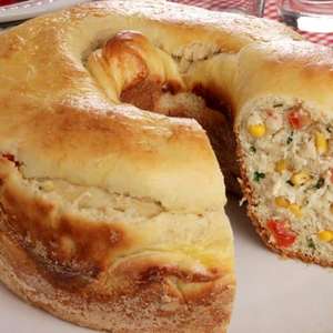 Pão recheado de frango com Catupiry®