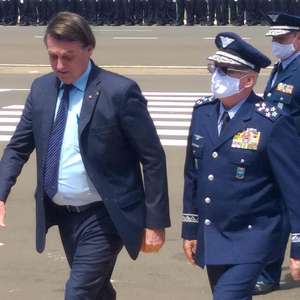 Bolsonaro coloca militares na Anvisa para controlar vacinas