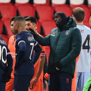 Narrador do Esporte Interativo detona quarto árbitro por ato racista em PSG x Basaksehir: 'É de dar nojo!'