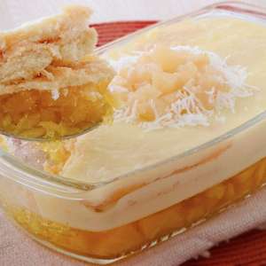 Pavê de gelatina de abacaxi com coco simples e delicioso