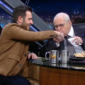 ‘Armênio do Jô’, ator Arthur Haroyan lança livro de memórias