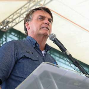 Governador que fechar Estado bancará auxílio, diz Bolsonaro