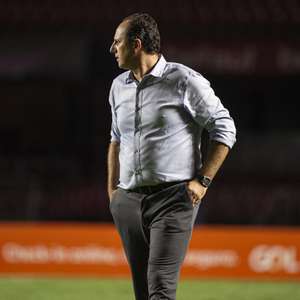 Torcedores do Flamengo pedem saída de Ceni mesmo após título