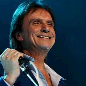 Roberto Carlos é vacinado contra o coronavírus no Rio