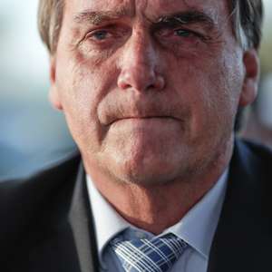 Bolsonaro diz que fará o que o povo quiser e ressalta ser o chefe das Forças Armadas
