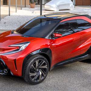 Novo Aygo X coloca a Toyota no terreno do Renault Kwid