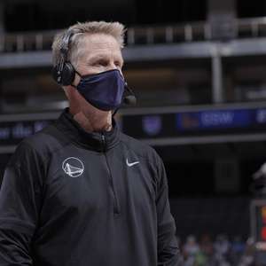 "Foi humilhante", afirma Kerr após derrota por 53 pontos