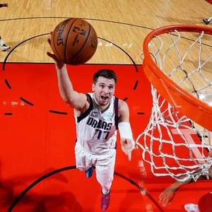 Jrue Holiday e Luka Doncic são os melhores da semana na NBA