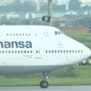 Avião com jogadores do Corinthians pousa em Guarulhos