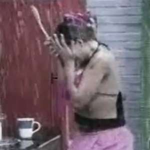 Panela explode e queima vice miss bumbum em 'A Fazenda'