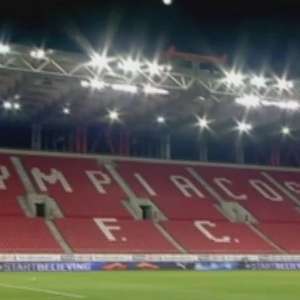 Olympiacos é campeão grego com estádio vazio e gol irregular