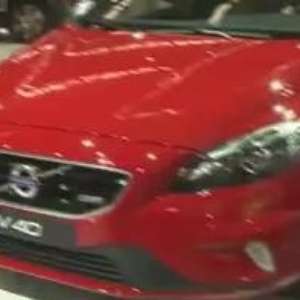 Volvo mostra carro autônomo e novas versões do V40 e XC60
