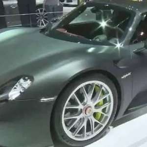Porsche exibe super híbrido 918 Spyder e a nova Cayenne