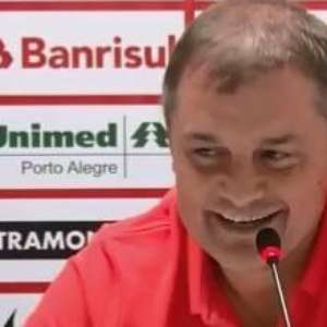 Nilmar, Lisandro, Sasha ou Valdivia? Aguirre faz mistério