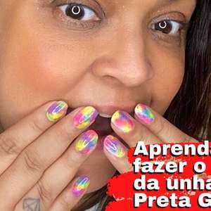 Preta Gil aposta no tie-dye nas unhas