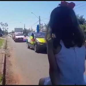 Professores saem em carreata para matar a saudade dos alunos em Cascavel