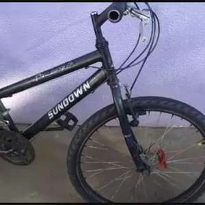 Batida entre carro e bicicleta deixa adolescente ferido em Toledo