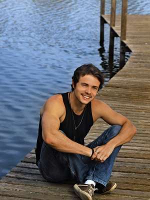 Pelo papel, ator de 'Lado a Lado' parou de assistir TV