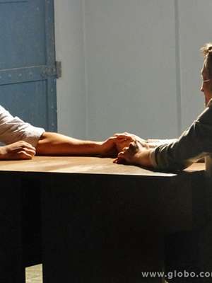 'Flor do Caribe': Hélio se arrepende e pede perdão aos pais