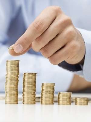 Com dólar em baixa, inflação recua no acumulado de 12 meses