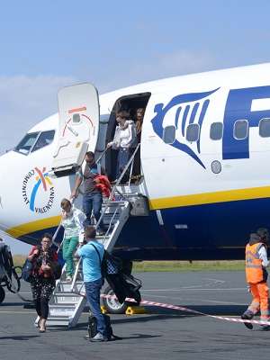 Companhia aérea de baixo custo se aproxima de agências