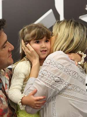 Filhos de Claudia Leitte e Daniel brincam em ensaio do ...