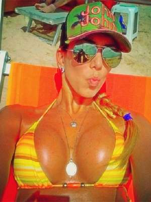 De folga da Superliga, Thaísa publica foto de biquíni e ...